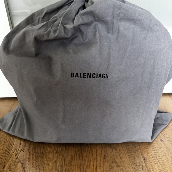 Balenciaga Neo Upside Down East-West Leather tote (BRAND NEW) - Picture 3 of 6